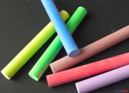 Kreda szkolna niepyląca kolorowa - opakowanie 100 pałeczek mix TO-80201 Toma Toma